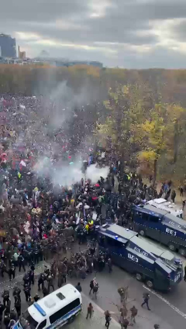 Polizeigewalt gegen friedliche Demonstranten!!_05_18.11.2020